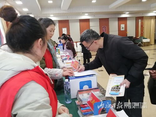 內江市市中區圖書館首次亮相兩會現場，提供專業文獻信息咨詢服務